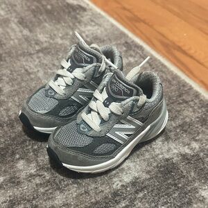 New Balance990 Sneakers